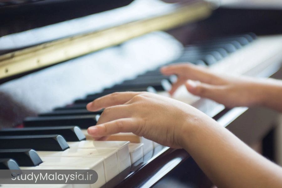 فعالیت های هنری مدرسه معرفت مالزی