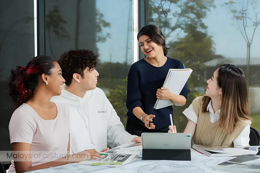 . محیط چندفرهنگی و آموزش به زبان انگلیسی
